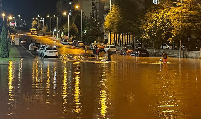 Kayseri'de sağanak sele dönüştü; yollar göle döndü