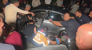 Kazaya karışmamak için manevra yapıp ağaca çarptı: 1 yaralı
