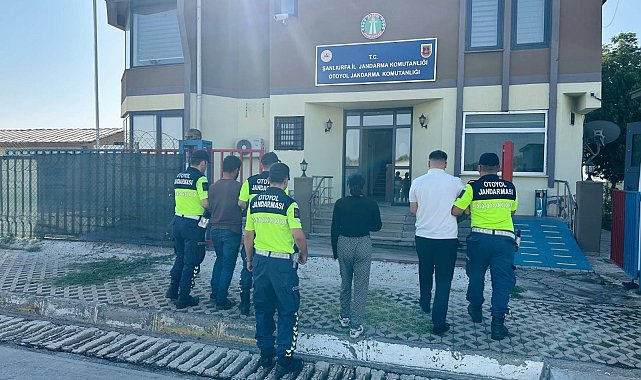 Kendilerini polis olarak tanıtıp dolandırıcılık yapan 3 şüpheli yakalandı