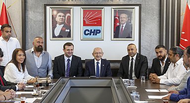 Kılıçdaroğlu, CHP Spor Kurulu Yönetim Kurulu üyeleriyle bir araya geldi