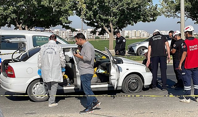 Kırmızı ışıkta bekleyen otomobildekilere saldırı; 1 ölü, 2 yaralı