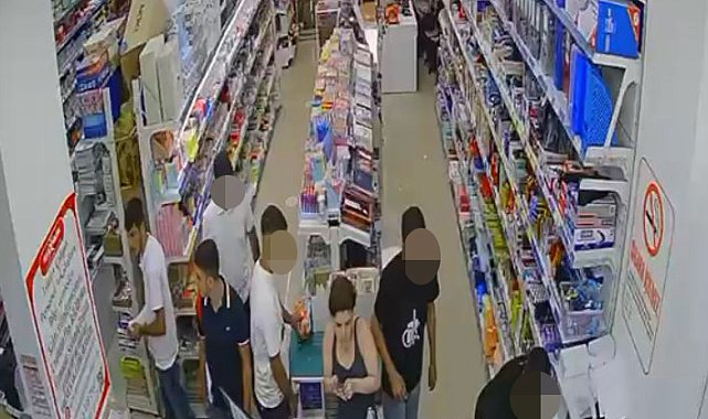 Kırtasiye çalışanını darbettiler; o anlar kamerada