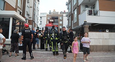 Klimadan çıkan yangında daire kullanılamaz hale geldi