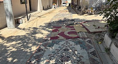 Mahalleli tozdan korunmak için onarılmayan yollara halı serdi