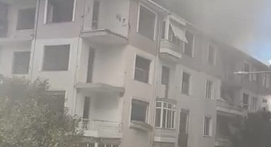Maltepe'de kentsel dönüşüm için boşaltılan binanın çatısında çıkan yangın söndürüldü