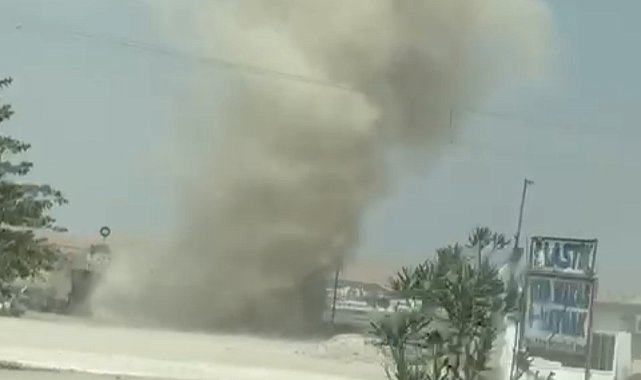Mardin'de yol kenarında oluşan hortum kamerada