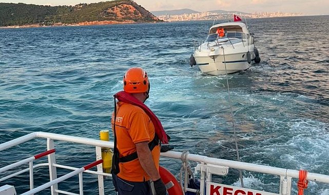 Marmara Denizi'nde Kınalıada açıklarında arızalanan tekne kurtarıldı