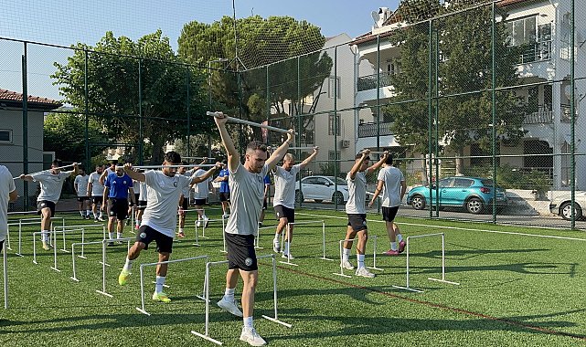 Marmaris Belediyespor FK sahaya indi