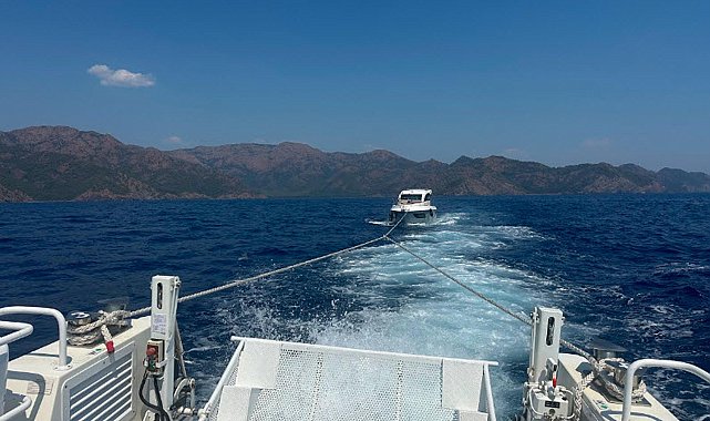 Marmaris'te makine arızası nedeniyle sürüklenen motoryat kurtarıldı