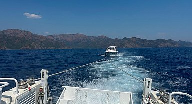 Marmaris'te makine arızası nedeniyle sürüklenen motoryat kurtarıldı