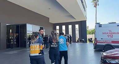 Mersin'in Taşucu Limanı'nda ekipler hazırlık yapıyor
