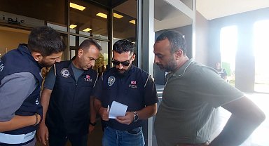Mersin'in Taşucu Limanı'nda ekipler hazırlık yapıyor