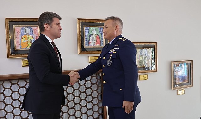 Merzifon 5'inci Ana Jet Üs Komutanı olarak atanan Alper Gezeravcı, Vali Bakan'ı ziyaret etti