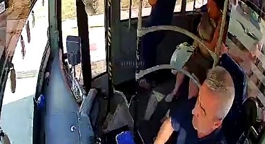 Midibüsünde fenalaşan yolcuyu hastaneye yetiştirdi