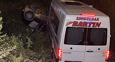 Minibüsü ile otomobil çarpıştı: 11 yaralı