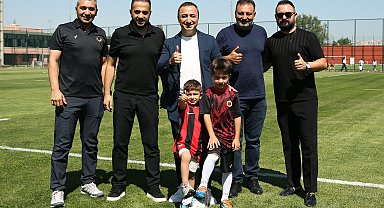 Minik Göktuğ'dan Gençlerbirliği'ne ziyaret