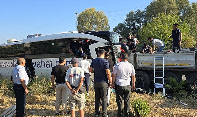 Muğla'da tur otobüsü, TIR'a çarptı: 2 ölü, 8 yaralı