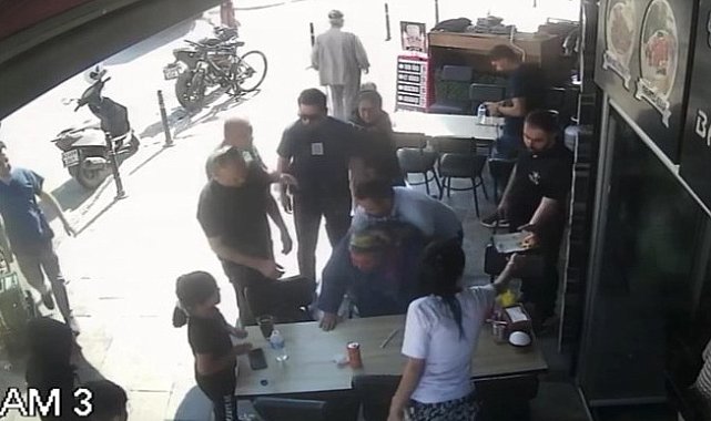 Nefes borusuna yemek kaçan kadını, polis Heimlich manevrasıyla kurtardı