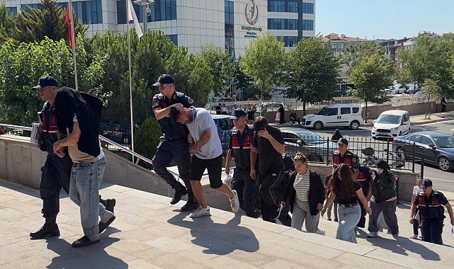 Ormana götürdükleri kişiye kadın kıyafeti giydirip videosunu çeken 6 şüpheli gözaltına alındı