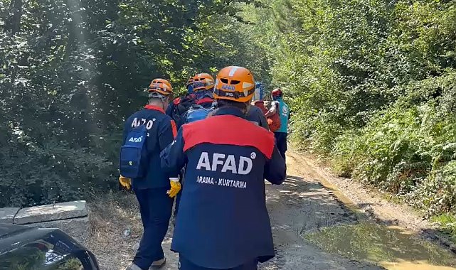 Ormanda yürüyüş yaparken kayalıklardan düşüp ayağı kırıldı, 4 saatte kurtarıldı