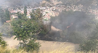 Otluk alanda çıkıp metruk binaya sıçrayan yangın söndürüldü