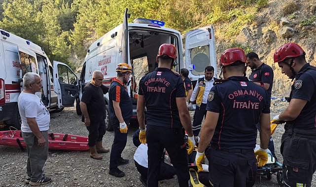 Otomobil, 50 metre yükseklikten dere yatağına düştü: 1 ölü, 1 yaralı