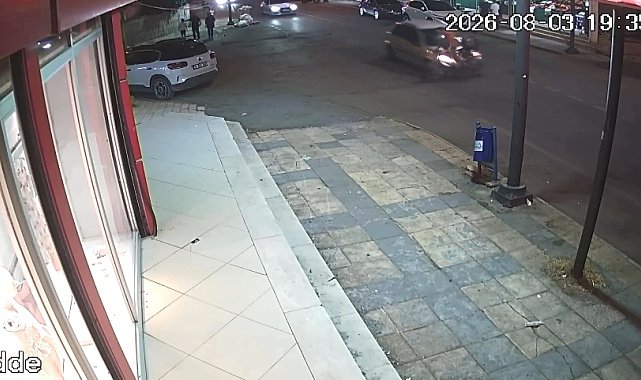 Otomobil ile bisikletin çarpıştığı kaza kamerada; 1 yaralı