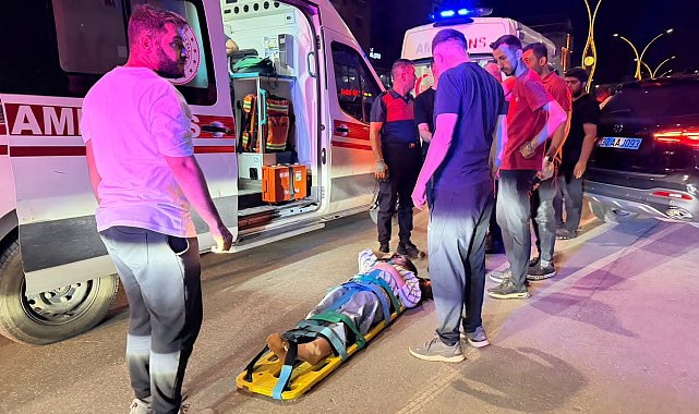 Otomobil, park halindeki 2 araca çarpıp devrildi; 4 yaralı