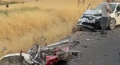 Otomobille çarpışan motosikletteki 2 kişi öldü