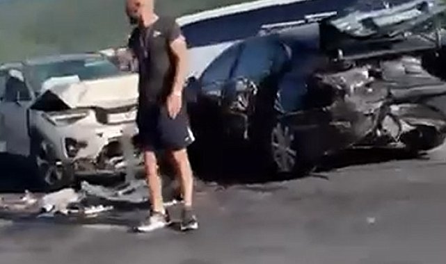 Otoyolda 12 aracın karıştığı zincirleme kaza: 6 yaralı
