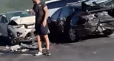 Otoyolda 12 aracın karıştığı zincirleme kaza: 6 yaralı