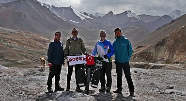 Pamir Otoyolu'nu 1 ayda tamamlayan ilk Türk bisiklet topluluğu oldular