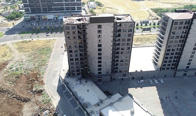 Plazadaki yangının boyutu, gün ağarınca ortaya çıktı