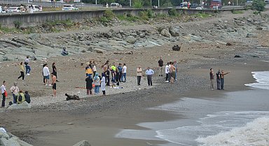 Rize'de denize giren 2 kardeşten 1'i öldü, diğeri kayıp