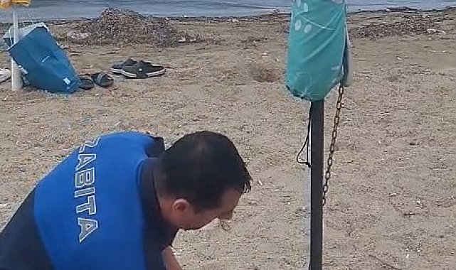 Sahilde zincirli şezlong ve şemsiyelere zabıta müdahalesi