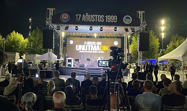 Sakarya'da Marmara Depremi'nde hayatını kaybedenler anıldı