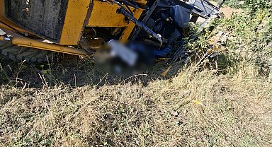 Samsun'da devrilen iş makinesinin operatörü öldü