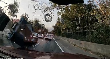 Sarıyer'de 4 otomobilin karıştığı kaza kamerada; araç havalanıp karşı yöne savruldu