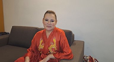 Şarkıcı Deniz Seki evinde düşerek yaralandı
