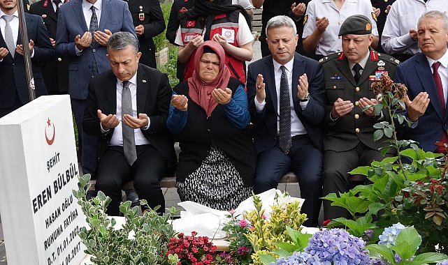 Şehit Eren Bülbül, kabri başında anıldı