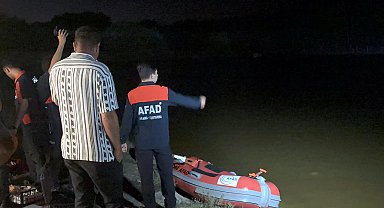 Serinlemek için girdiği gölde kayboldu