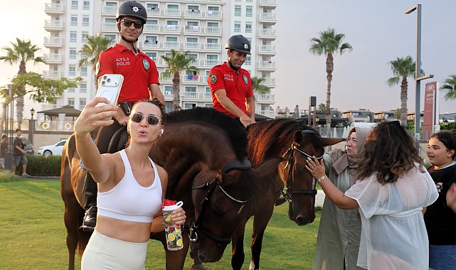 Sıcaklıklar arttı, atlı polislerin mesai saatleri değişti