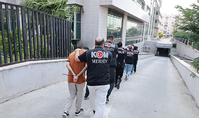 Silahlı saldırı hazırlığındaki 2 kişi ile bağlantılı oldukları 4 şüpheli tutuklandı