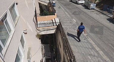 Şile'de üzerinden yol geçen 8 daireli bina havadan görüntülendi