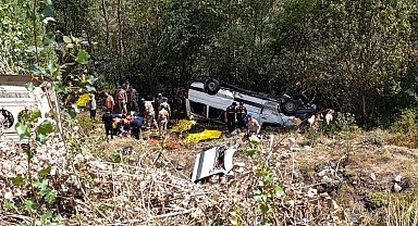 Sivas'ta yolcu minibüsü şarampole devrildi: 4 ölü, 10 yaralı