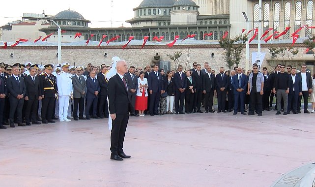 Taksim Meydanı'nda 30 Ağustos Zafer Bayramı töreni