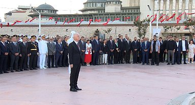 Taksim Meydanı'nda 30 Ağustos Zafer Bayramı töreni