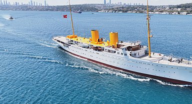 TCG Savarona gemisi İstanbul Boğazı'ndan geçti