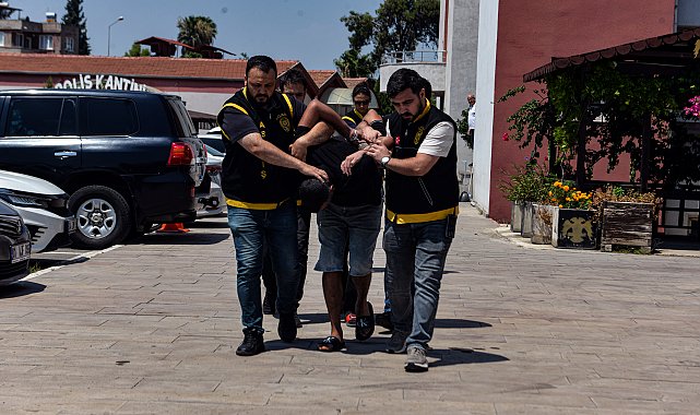 Telefonunu alıp kaçtıkları kişinin bankadaki parasını kendi hesaplarına aktardılar: 4 tutuklama