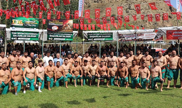Tortum'da 136'ncısı düzenlenen güreşlerin başpehlivanı Fatih Yaşarlı oldu
